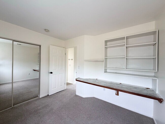 Building Photo - Welcome to This Charming 3BR/2BA Ocean Beach Coastal Home
