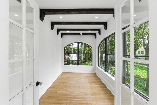 Building Photo - 1615 Monroe St