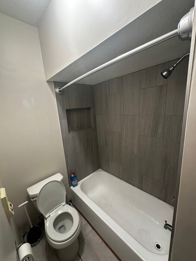 Building Photo - 1823 W 29th Pl