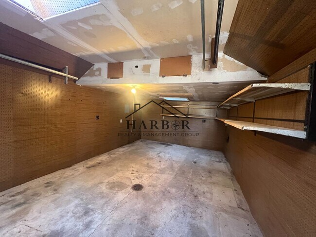 Building Photo - Newly Remodeled 2 Bedroom + Bonus Room Home
