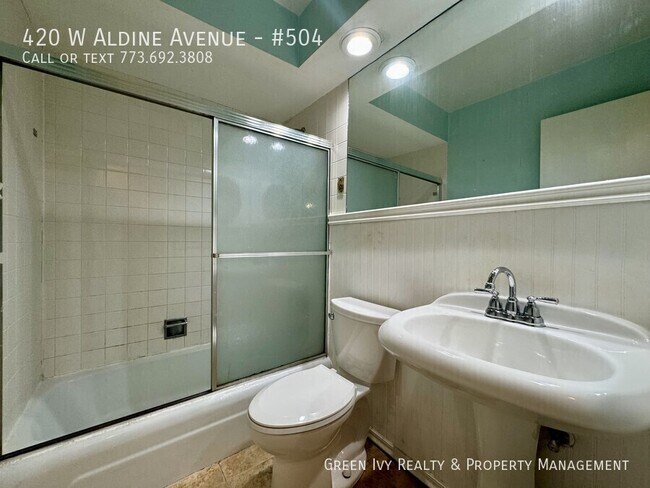 Building Photo - 420 W Aldine Ave