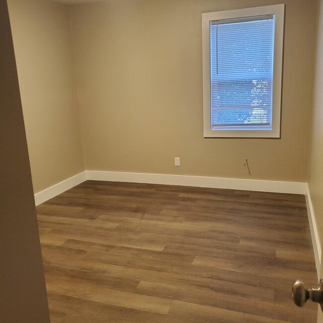 Building Photo - Percival 2005