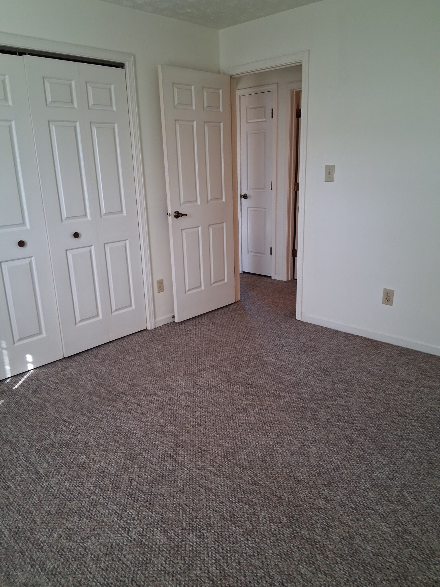 Bedroom, closet, hallway - 1858 Queensbridge Cir