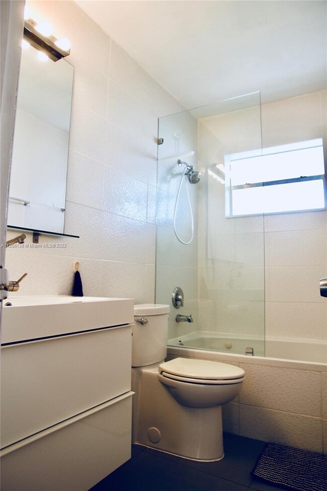 Building Photo - 1650 NE 171st St