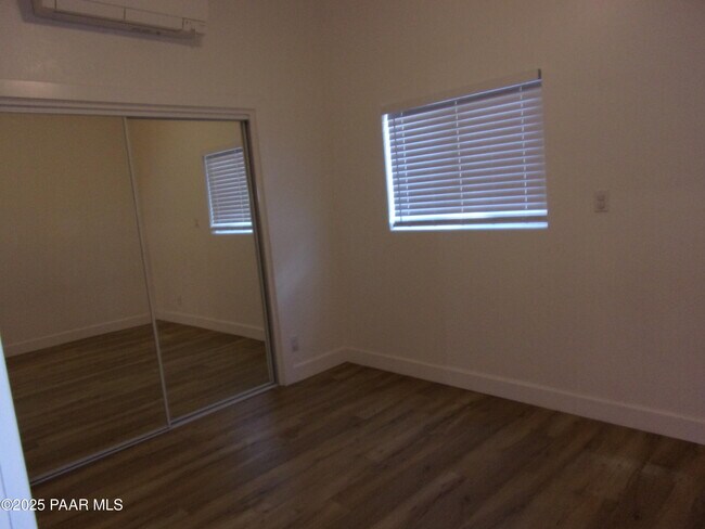 Building Photo - 5280 Diamond Dr