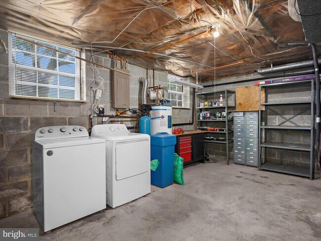 Building Photo - 855 De Franceaux Harbour