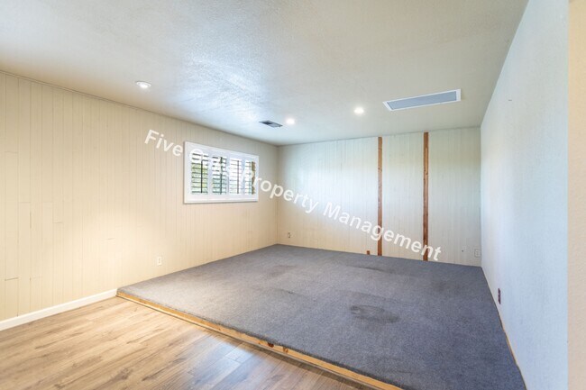 Building Photo - 2815 Stanford Ln