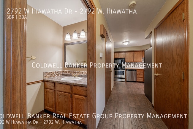 Building Photo - 2792 W Hiawatha Dr