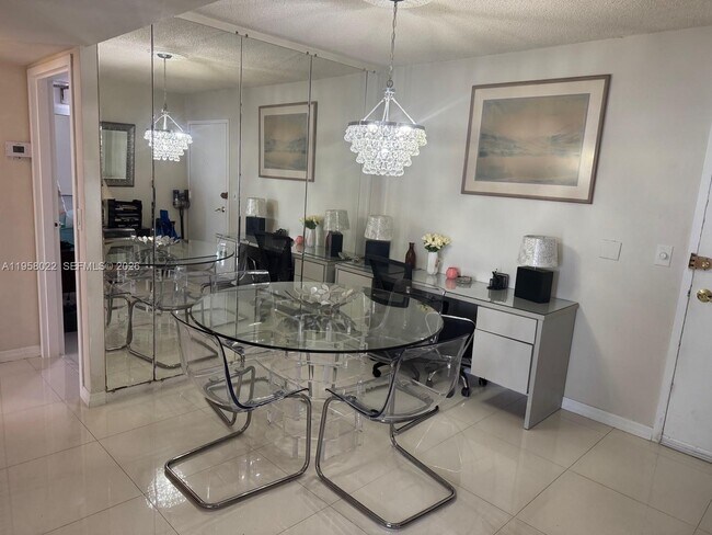 Building Photo - 2821 N Miami Beach Blvd