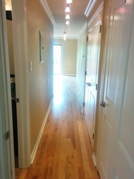 Building Photo - 1330 Elizabeth St