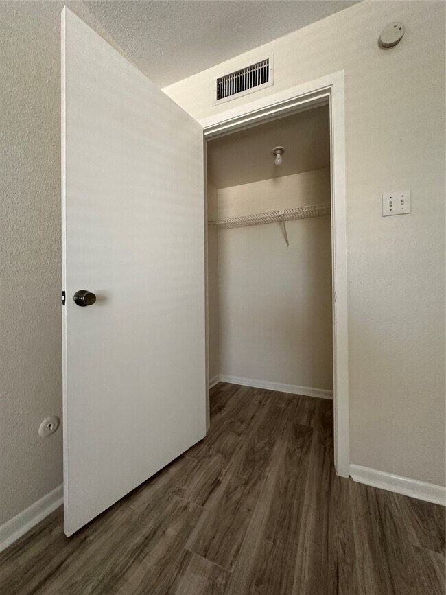 Building Photo - 8421 Hearth Dr