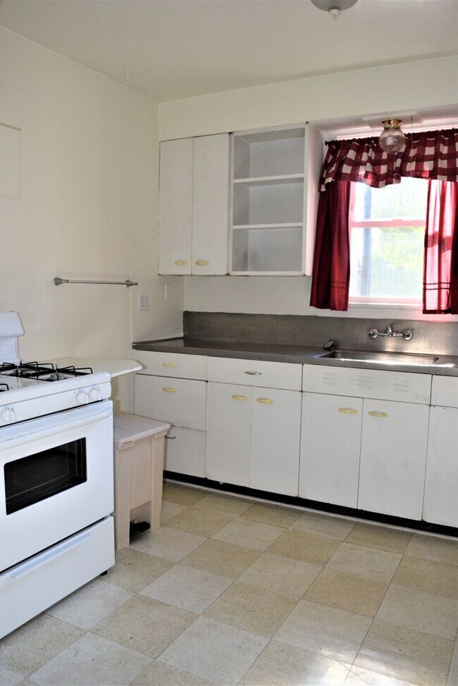 Building Photo - 402-apt1-4 Water St