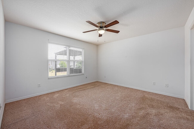Building Photo - 1329 Paradise Dr