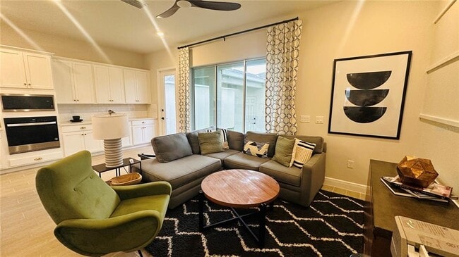 Building Photo - 16450 Hamlin Vw St