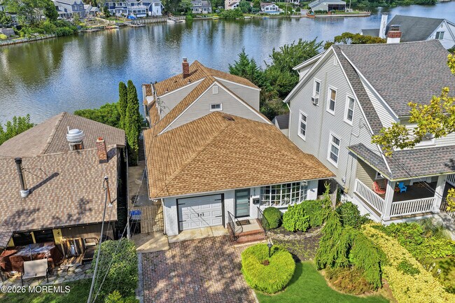 Building Photo - 1213 Sunset Ave