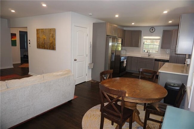 Building Photo - 2163 Lilac Ln