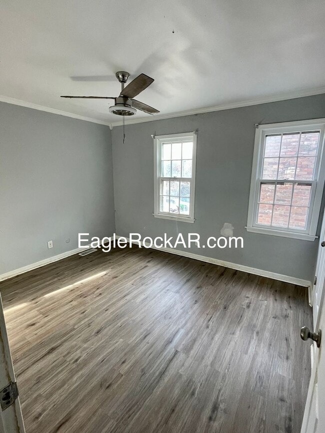 Building Photo - Cozy Townhome with Pool!