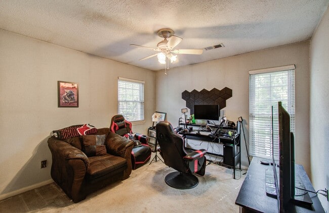 Building Photo - 18307 Forest Elms Dr