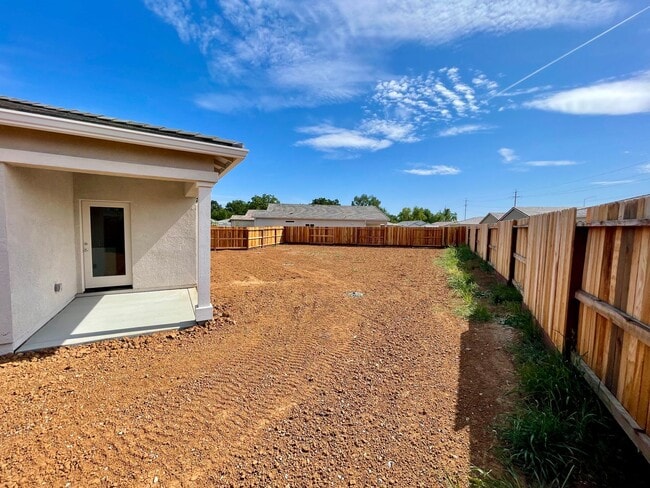 Building Photo - 754 Tamarack Ct