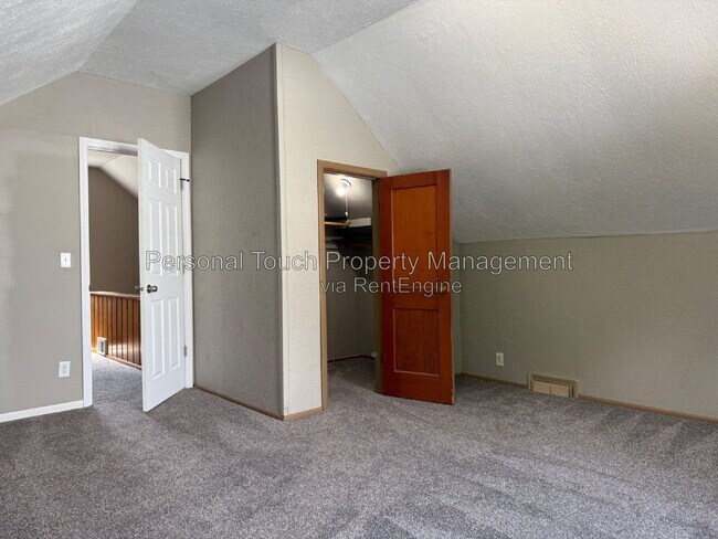 Building Photo - 413 22nd St S