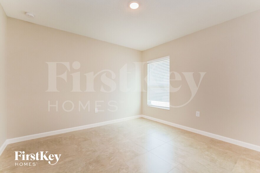 Building Photo - 614 Lindbergh Wy