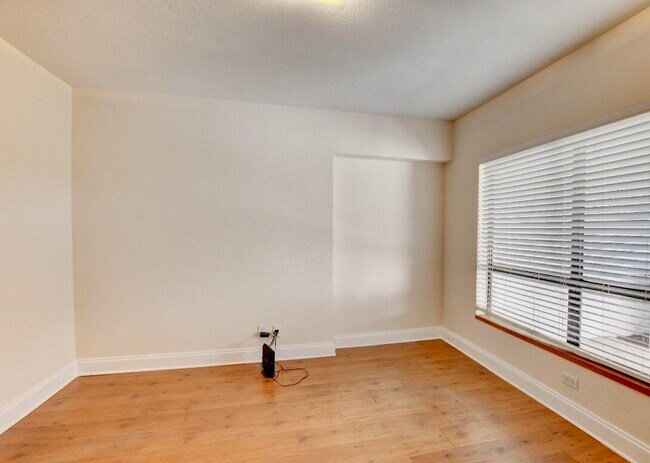 Building Photo - 17768 Maplewood Dr