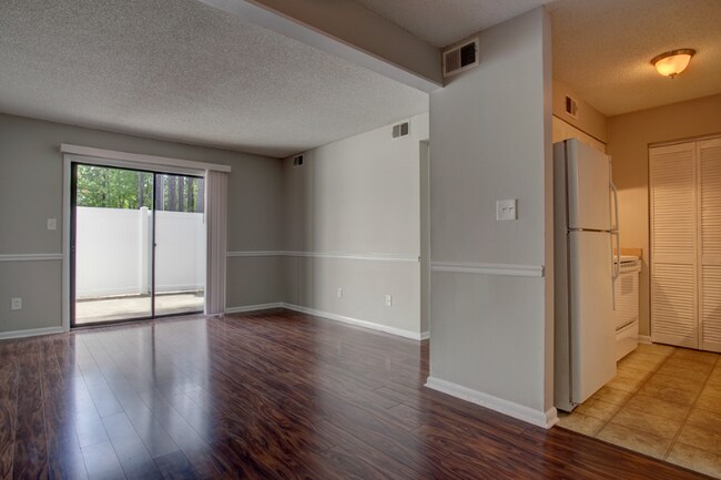 Building Photo - 950 Forestbrook Rd