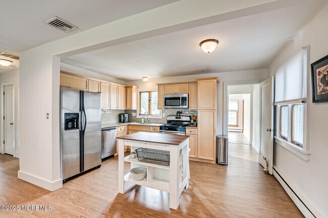 Building Photo - 1331 Sunset Ave