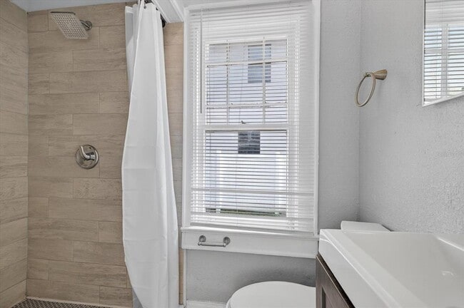 Building Photo - 2208 N Blvd