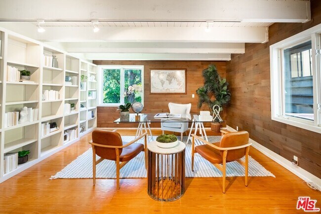 Building Photo - 21338 Colina Dr