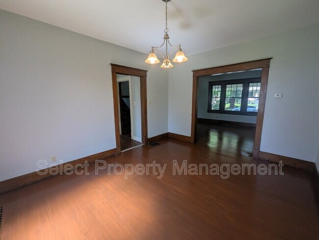 Building Photo - 2526 Hoagland Ave