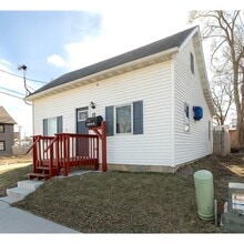 Building Photo - 10 8th St NE