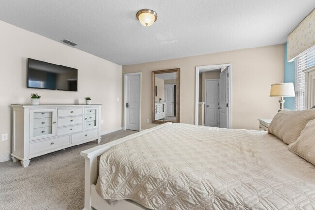 Building Photo - 4425 Acorn Ct