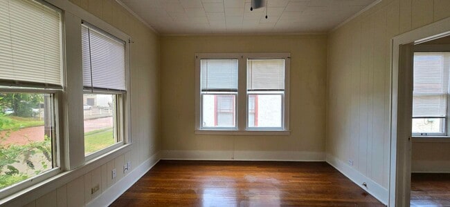Building Photo - 420 S Spring Ave