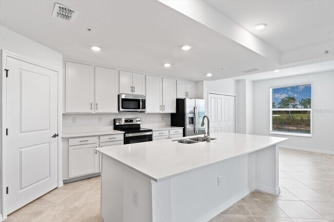 Building Photo - 12440 Wellen Golf St