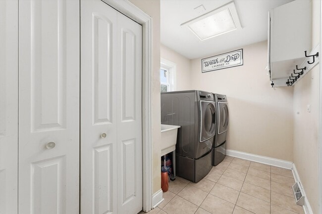 Building Photo - 25821 S Willow Creek Ln