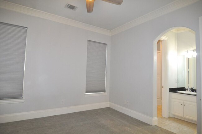 Building Photo - 5318 Longview St