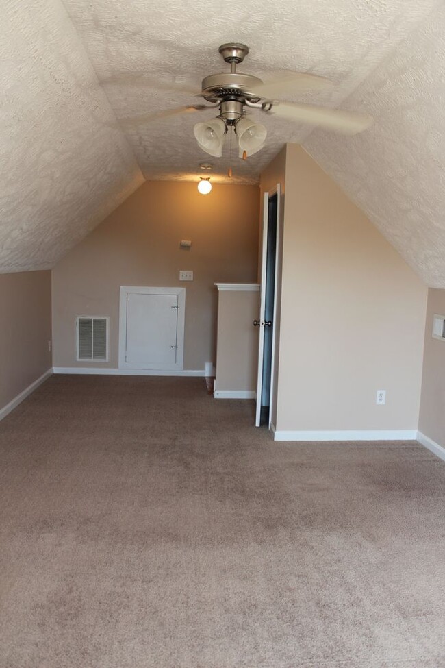 Building Photo - Acorn Ridge
