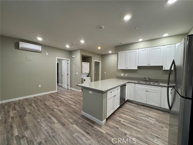 Building Photo - 621 Normandie Ave