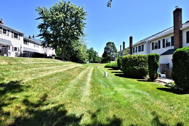 Building Photo - 615 Piedmont Ct
