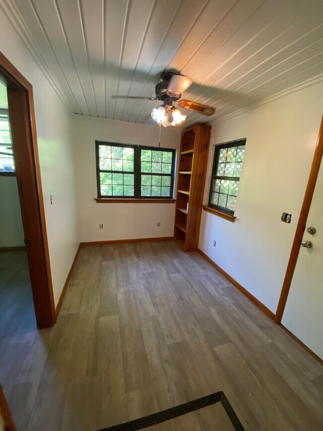 Building Photo - Country Living! Cute 2 bedroom 1 bath home...