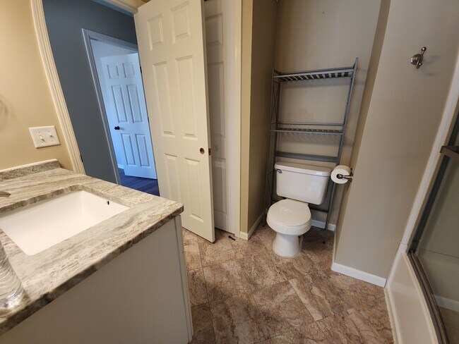 Building Photo - 320 Wagon Wheel Ln