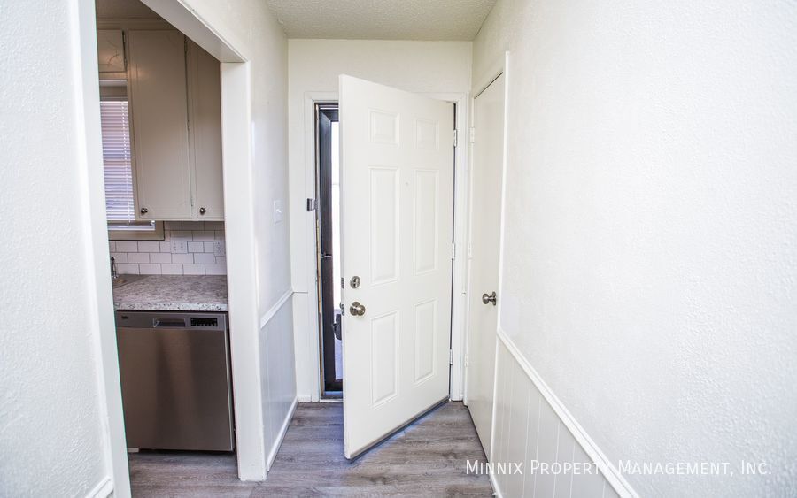 Building Photo - 4813 6th St