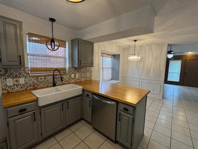 Building Photo - 703 Red Oak Dr