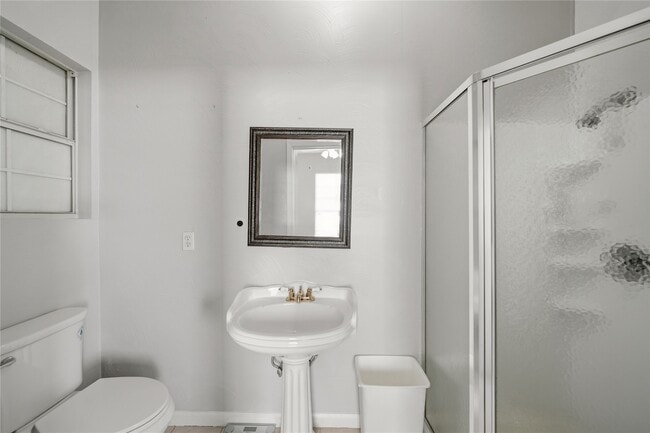 Building Photo - 1510 Truxillo St