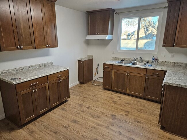 Building Photo - 45442-45412 12 St E