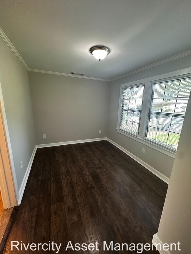 Building Photo - 554 Sandridge St