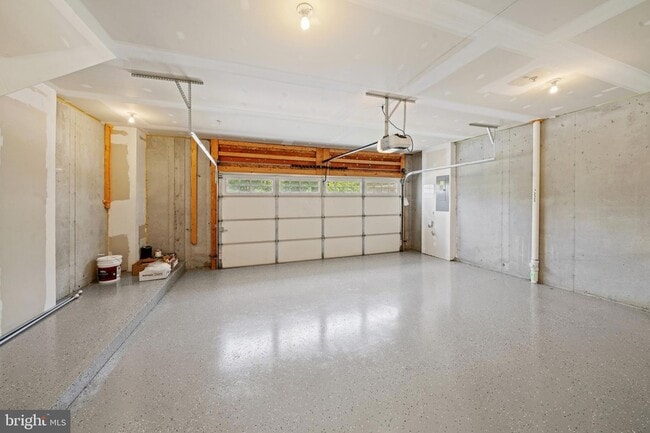 Building Photo - 304 Parkview Ave