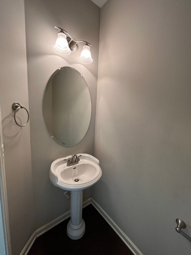 Building Photo - Fall in Love with Where You Live. Located in North Columbus