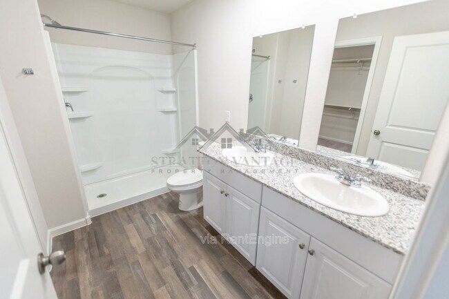 Building Photo - 3510 Mateo Dr